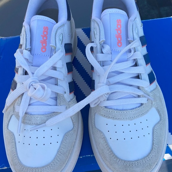 Adidas - Picture 3 of 10